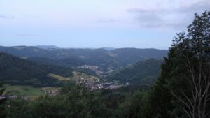 Dieses Bild zeigt eine Webcam-Aufnahme vom Achertal, aufgenommen am Sonntag, den 14.06.2026 um 05:10 Uhr. Die Temperatur betrug 12.4°C.