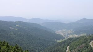 Dieses Bild zeigt eine Webcam-Aufnahme vom Achertal, aufgenommen am Samstag, den 14.06.2025 um 14:20 Uhr. Die Temperatur betrug 25.5°C.