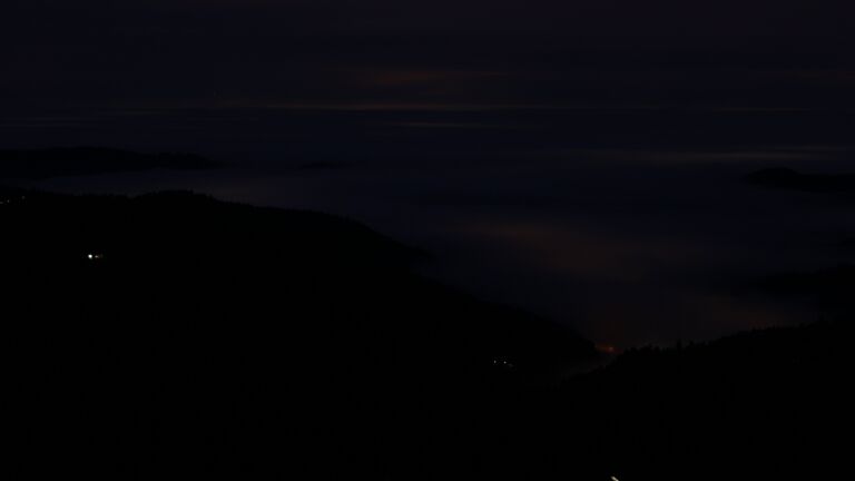 Dieses Bild zeigt eine Webcam-Aufnahme vom Achertal, aufgenommen am Montag, den 22.12.2025 um 07:10 Uhr. Die Temperatur betrug 6.9°C.