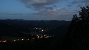 Dieses Bild zeigt eine Webcam-Aufnahme vom Achertal, aufgenommen am Donnerstag, den 06.08.2026 um 05:10 Uhr. Die Temperatur betrug 18.1°C.