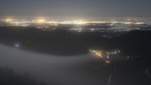 Dieses Bild zeigt eine Webcam-Aufnahme vom Achertal, aufgenommen am Dienstag, den 24.02.2026 um 23:30 Uhr. Die Temperatur betrug 6.8°C.