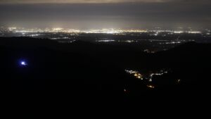 Dieses Bild zeigt eine Webcam-Aufnahme vom Achertal, aufgenommen am Freitag, den 19.12.2025 um 03:30 Uhr. Die Temperatur betrug 6.6°C.