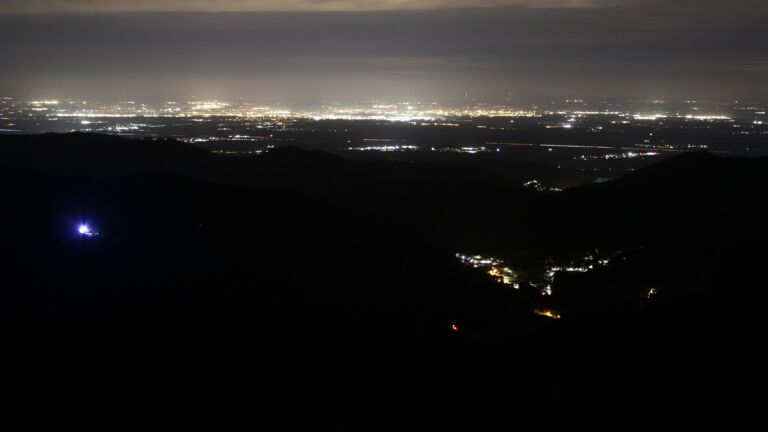 Dieses Bild zeigt eine Webcam-Aufnahme vom Achertal, aufgenommen am Freitag, den 19.12.2025 um 03:30 Uhr. Die Temperatur betrug 6.6°C.