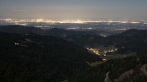 Dieses Bild zeigt eine Webcam-Aufnahme vom Achertal, aufgenommen am Montag, den 02.03.2026 um 21:30 Uhr. Die Temperatur betrug 6°C.