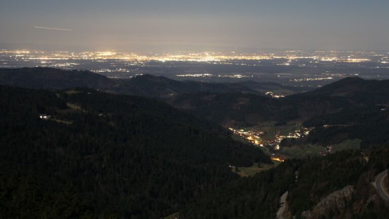 Dieses Bild zeigt eine Webcam-Aufnahme vom Achertal, aufgenommen am Montag, den 02.03.2026 um 21:30 Uhr. Die Temperatur betrug 6°C.