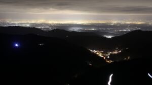 Dieses Bild zeigt eine Webcam-Aufnahme vom Achertal, aufgenommen am Mittwoch, den 17.12.2025 um 18:30 Uhr. Die Temperatur betrug 5.9°C.