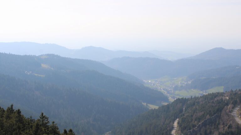 Dieses Bild zeigt eine Webcam-Aufnahme vom Achertal, aufgenommen am Dienstag, den 24.03.2026 um 15:40 Uhr. Die Temperatur betrug 9.1°C.