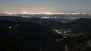 Dieses Bild zeigt eine Webcam-Aufnahme vom Achertal, aufgenommen am Donnerstag, den 05.03.2026 um 02:00 Uhr. Die Temperatur betrug 5.6°C.