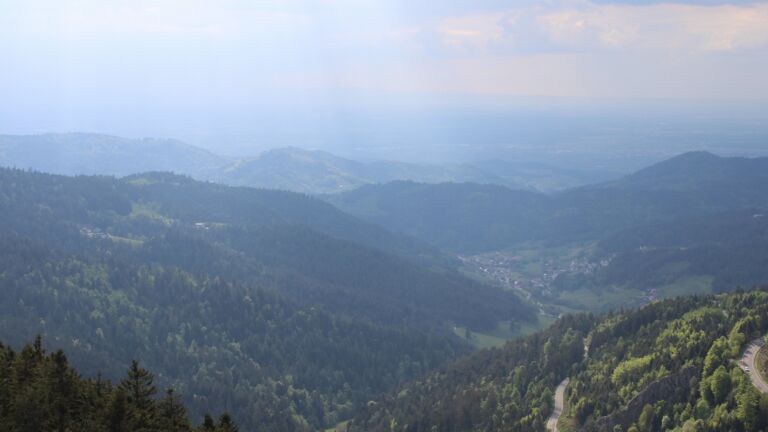 Dieses Bild zeigt eine Webcam-Aufnahme vom Achertal, aufgenommen am Donnerstag, den 08.05.2025 um 17:40 Uhr. Die Temperatur betrug 8.2°C.