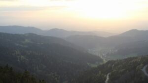 Dieses Bild zeigt eine Webcam-Aufnahme vom Achertal, aufgenommen am Samstag, den 18.04.2026 um 19:50 Uhr. Die Temperatur betrug 12.9°C.