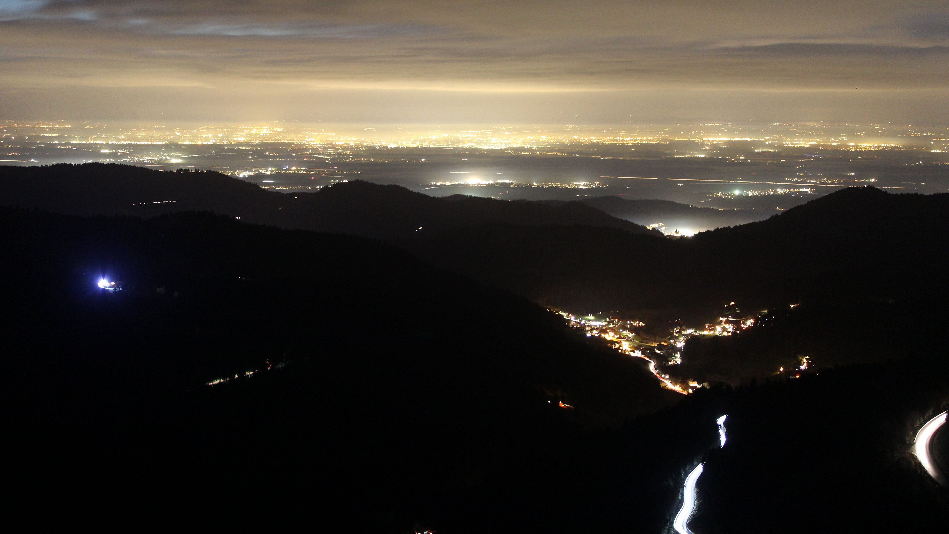 Dieses Bild zeigt eine Webcam-Aufnahme vom Achertal, aufgenommen am Mittwoch, den 17.12.2025 um 18:00 Uhr. Die Temperatur betrug 6.2°C.
