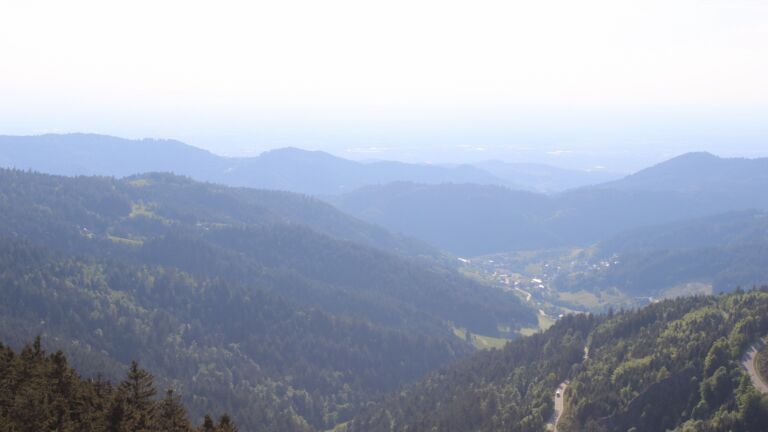 Dieses Bild zeigt eine Webcam-Aufnahme vom Achertal, aufgenommen am Mittwoch, den 14.05.2025 um 18:40 Uhr. Die Temperatur betrug 16.1°C.