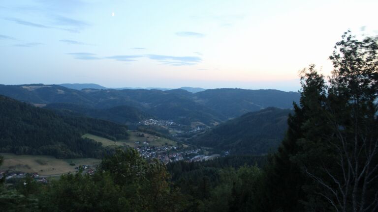 Dieses Bild zeigt eine Webcam-Aufnahme vom Achertal, aufgenommen am Mittwoch, den 19.08.2026 um 20:50 Uhr. Die Temperatur betrug 25.6°C.