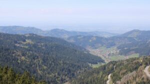 Dieses Bild zeigt eine Webcam-Aufnahme vom Achertal, aufgenommen am Samstag, den 18.04.2026 um 12:40 Uhr. Die Temperatur betrug 14.9°C.