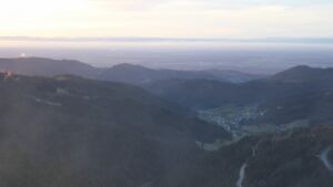 Dieses Bild zeigt eine Webcam-Aufnahme vom Achertal, aufgenommen am Samstag, den 29.11.2025 um 16:30 Uhr. Die Temperatur betrug 5.4°C.