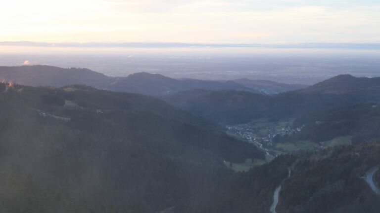 Dieses Bild zeigt eine Webcam-Aufnahme vom Achertal, aufgenommen am Samstag, den 29.11.2025 um 16:30 Uhr. Die Temperatur betrug 5.4°C.