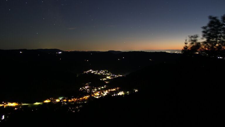 Dieses Bild zeigt eine Webcam-Aufnahme vom Achertal, aufgenommen am Montag, den 12.10.2026 um 20:00 Uhr. Die Temperatur betrug 11.1°C.