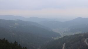 Dieses Bild zeigt eine Webcam-Aufnahme vom Achertal, aufgenommen am Dienstag, den 14.04.2026 um 17:20 Uhr. Die Temperatur betrug 4.8°C.