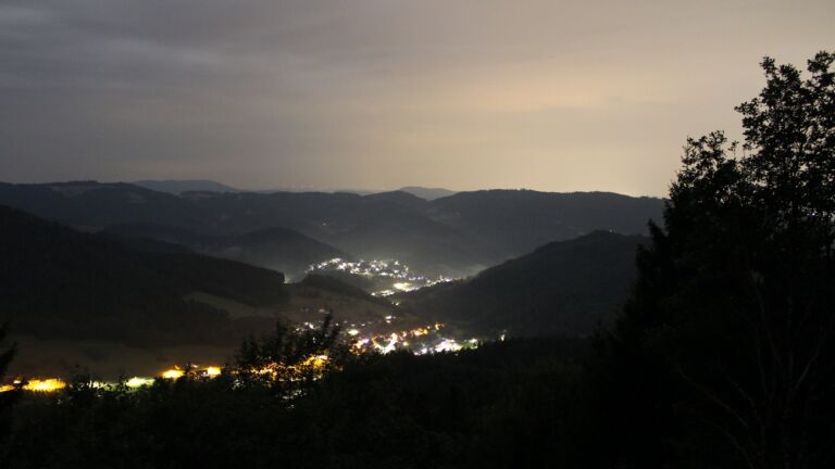 Dieses Bild zeigt eine Webcam-Aufnahme vom Achertal, aufgenommen am Samstag, den 01.08.2026 um 01:30 Uhr. Die Temperatur betrug 18.8°C.