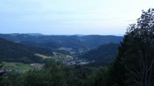 Dieses Bild zeigt eine Webcam-Aufnahme vom Achertal, aufgenommen am Montag, den 15.06.2026 um 21:50 Uhr. Die Temperatur betrug 15.4°C.