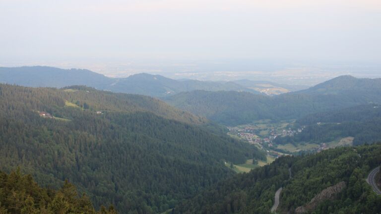 Dieses Bild zeigt eine Webcam-Aufnahme vom Achertal, aufgenommen am Mittwoch, den 21.05.2025 um 06:40 Uhr. Die Temperatur betrug 11.2°C.