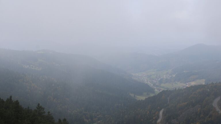 Dieses Bild zeigt eine Webcam-Aufnahme vom Achertal, aufgenommen am Donnerstag, den 09.10.2025 um 14:00 Uhr. Die Temperatur betrug 10.9°C.