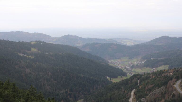 Dieses Bild zeigt eine Webcam-Aufnahme vom Achertal, aufgenommen am Samstag, den 15.11.2025 um 12:10 Uhr. Die Temperatur betrug 11.1°C.