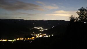 Dieses Bild zeigt eine Webcam-Aufnahme vom Achertal, aufgenommen am Montag, den 31.08.2026 um 21:50 Uhr. Die Temperatur betrug 14.7°C.