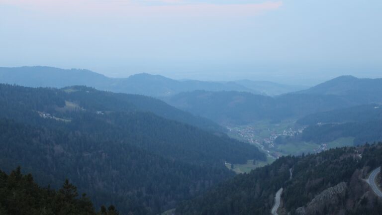 Dieses Bild zeigt eine Webcam-Aufnahme vom Achertal, aufgenommen am Samstag, den 21.03.2026 um 06:30 Uhr. Die Temperatur betrug 4.4°C.