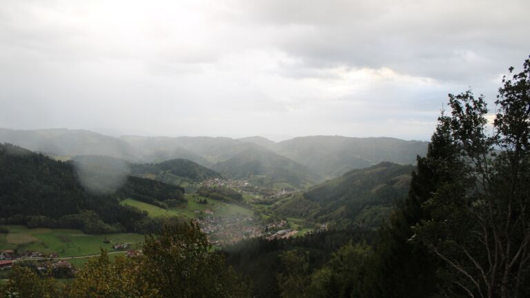 Dieses Bild zeigt eine Webcam-Aufnahme vom Achertal, aufgenommen am Freitag, den 23.10.2026 um 17:20 Uhr. Die Temperatur betrug 9.9°C.