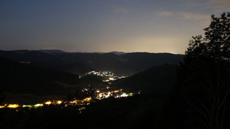Dieses Bild zeigt eine Webcam-Aufnahme vom Achertal, aufgenommen am Donnerstag, den 09.07.2026 um 03:40 Uhr. Die Temperatur betrug 17.3°C.