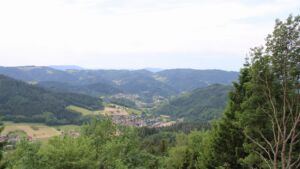 Dieses Bild zeigt eine Webcam-Aufnahme vom Achertal, aufgenommen am Sonntag, den 31.05.2026 um 13:00 Uhr. Die Temperatur betrug 22.8°C.