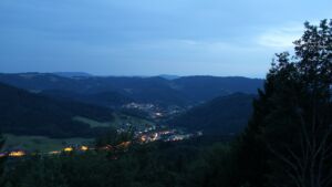 Dieses Bild zeigt eine Webcam-Aufnahme vom Achertal, aufgenommen am Mittwoch, den 22.07.2026 um 22:00 Uhr. Die Temperatur betrug 17.8°C.