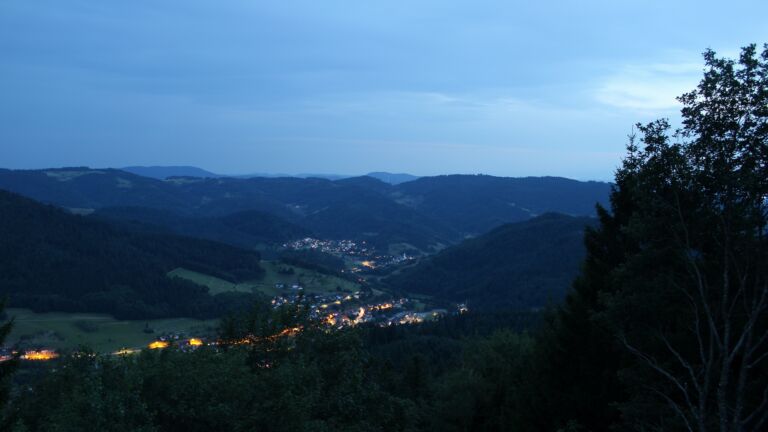 Dieses Bild zeigt eine Webcam-Aufnahme vom Achertal, aufgenommen am Mittwoch, den 22.07.2026 um 22:00 Uhr. Die Temperatur betrug 17.8°C.