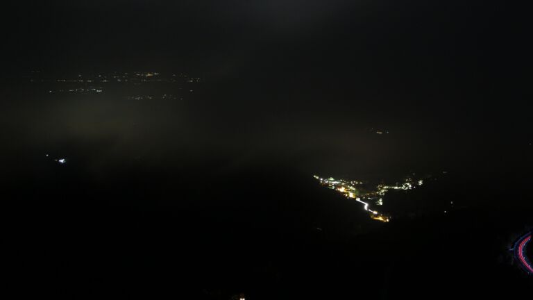 Dieses Bild zeigt eine Webcam-Aufnahme vom Achertal, aufgenommen am Samstag, den 25.10.2025 um 19:50 Uhr. Die Temperatur betrug 4.2°C.