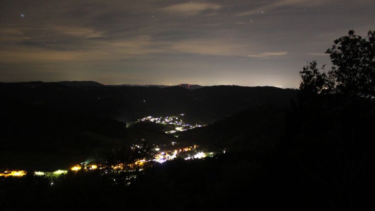 Dieses Bild zeigt eine Webcam-Aufnahme vom Achertal, aufgenommen am Sonntag, den 20.09.2026 um 01:30 Uhr. Die Temperatur betrug 16.4°C.
