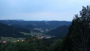 Dieses Bild zeigt eine Webcam-Aufnahme vom Achertal, aufgenommen am Samstag, den 25.07.2026 um 21:50 Uhr. Die Temperatur betrug 23.6°C.