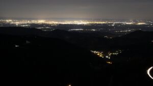 Dieses Bild zeigt eine Webcam-Aufnahme vom Achertal, aufgenommen am Sonntag, den 05.04.2026 um 00:30 Uhr. Die Temperatur betrug 8.9°C.