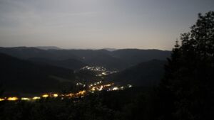 Dieses Bild zeigt eine Webcam-Aufnahme vom Achertal, aufgenommen am Mittwoch, den 27.05.2026 um 00:00 Uhr. Die Temperatur betrug 23.4°C.