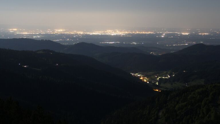 Dieses Bild zeigt eine Webcam-Aufnahme vom Achertal, aufgenommen am Sonntag, den 11.05.2025 um 02:30 Uhr. Die Temperatur betrug 9.2°C.