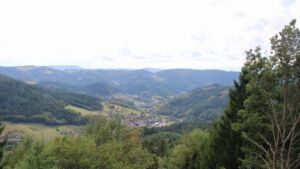 Dieses Bild zeigt eine Webcam-Aufnahme vom Achertal, aufgenommen am Freitag, den 28.08.2026 um 15:50 Uhr. Die Temperatur betrug 22.3°C.