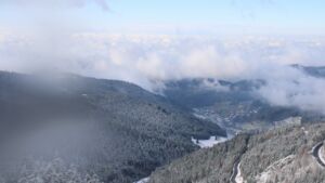 Dieses Bild zeigt eine Webcam-Aufnahme vom Achertal, aufgenommen am Freitag, den 21.11.2025 um 11:50 Uhr. Die Temperatur betrug -4.5°C.