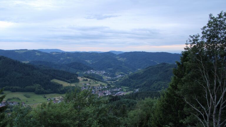 Dieses Bild zeigt eine Webcam-Aufnahme vom Achertal, aufgenommen am Donnerstag, den 11.06.2026 um 21:10 Uhr. Die Temperatur betrug 11.1°C.