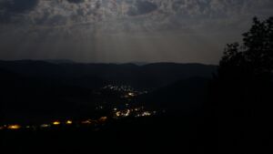 Dieses Bild zeigt eine Webcam-Aufnahme vom Achertal, aufgenommen am Freitag, den 31.07.2026 um 04:40 Uhr. Die Temperatur betrug 24.7°C.