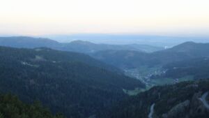 Dieses Bild zeigt eine Webcam-Aufnahme vom Achertal, aufgenommen am Dienstag, den 07.04.2026 um 07:10 Uhr. Die Temperatur betrug 8.2°C.