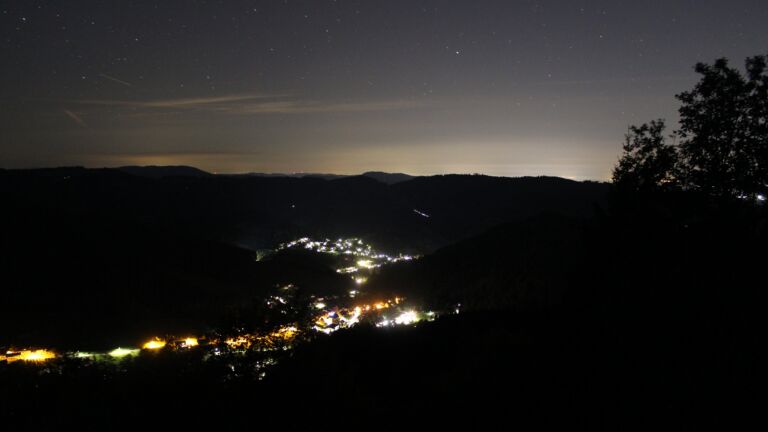 Dieses Bild zeigt eine Webcam-Aufnahme vom Achertal, aufgenommen am Mittwoch, den 07.10.2026 um 04:30 Uhr. Die Temperatur betrug 16.1°C.