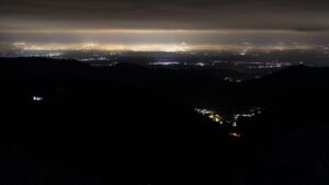 Dieses Bild zeigt eine Webcam-Aufnahme vom Achertal, aufgenommen am Donnerstag, den 27.11.2025 um 04:00 Uhr. Die Temperatur betrug -2.6°C.