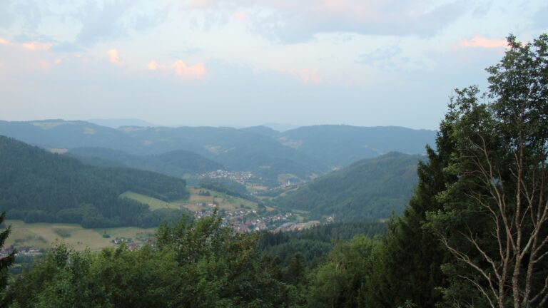 Dieses Bild zeigt eine Webcam-Aufnahme vom Achertal, aufgenommen am Freitag, den 31.07.2026 um 06:20 Uhr. Die Temperatur betrug 24.2°C.