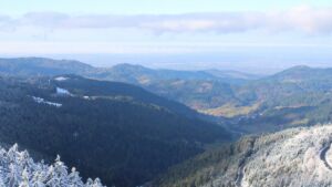 Dieses Bild zeigt eine Webcam-Aufnahme vom Achertal, aufgenommen am Donnerstag, den 27.11.2025 um 11:00 Uhr. Die Temperatur betrug -1.2°C.