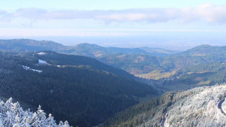 Dieses Bild zeigt eine Webcam-Aufnahme vom Achertal, aufgenommen am Donnerstag, den 27.11.2025 um 11:00 Uhr. Die Temperatur betrug -1.2°C.